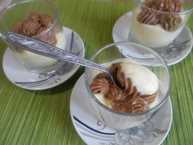 Лесен и вкусен ванилов крем с шоколад