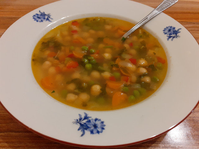 Зеленчукова супа с нахут