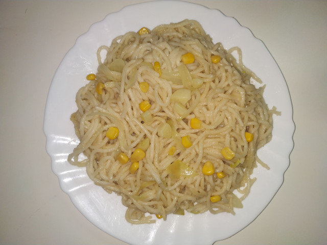 Пържени спагети със зеленчуци по китайски