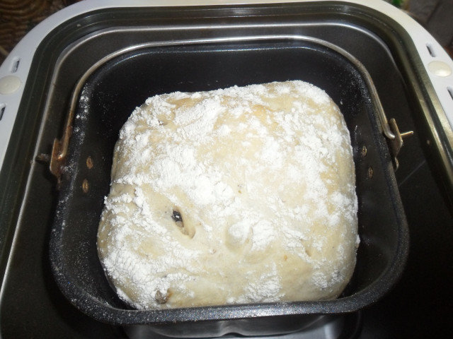 Хляб с маслини и семки в хлебопекарна