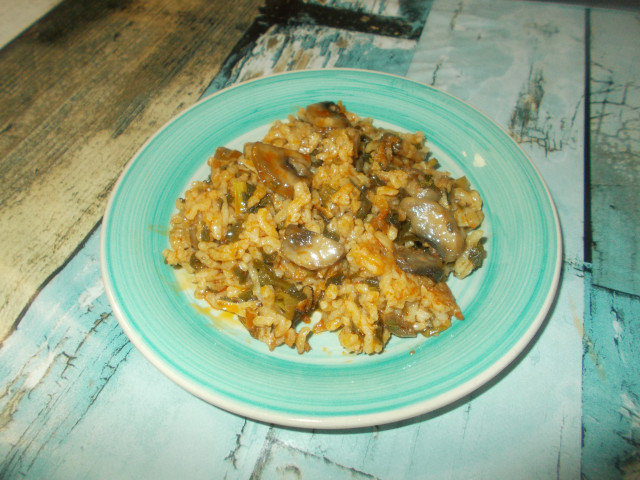 Ориз на фурна с гъби и зеленчуци