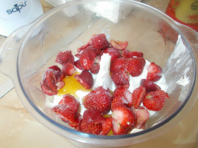 Домашен йогурт сладолед с ягоди