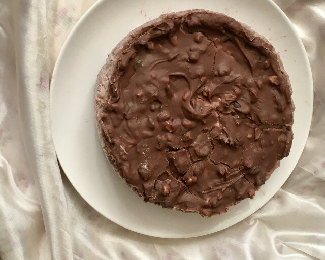 Шоколадов чийзкейк с чаени бисквити