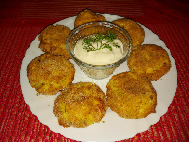 Картофени кюфтета с млечен сос