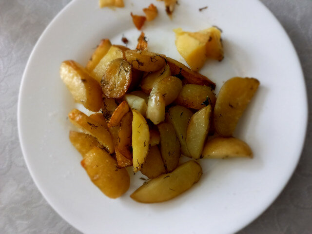 Картофи с копър и чесън
