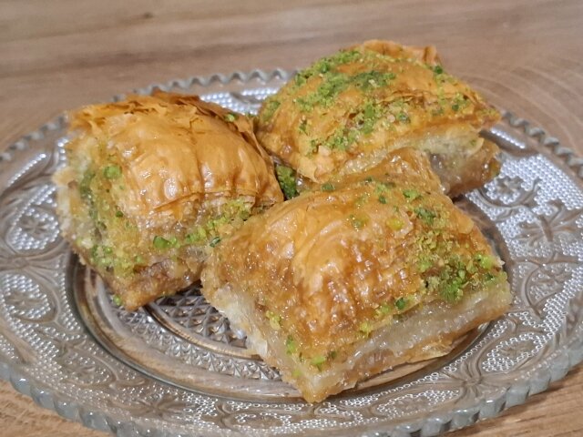 Баклава с шамфъстък и орехи